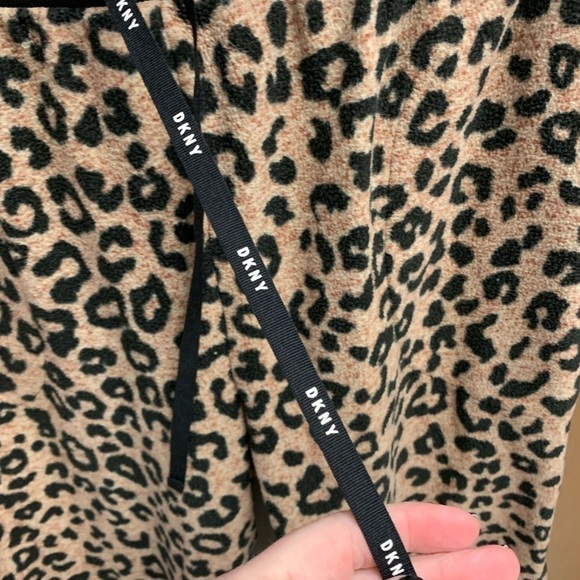 DKNY poly spandex animal print joggers track pants cuffed ankle medium - Picture 4 of 8